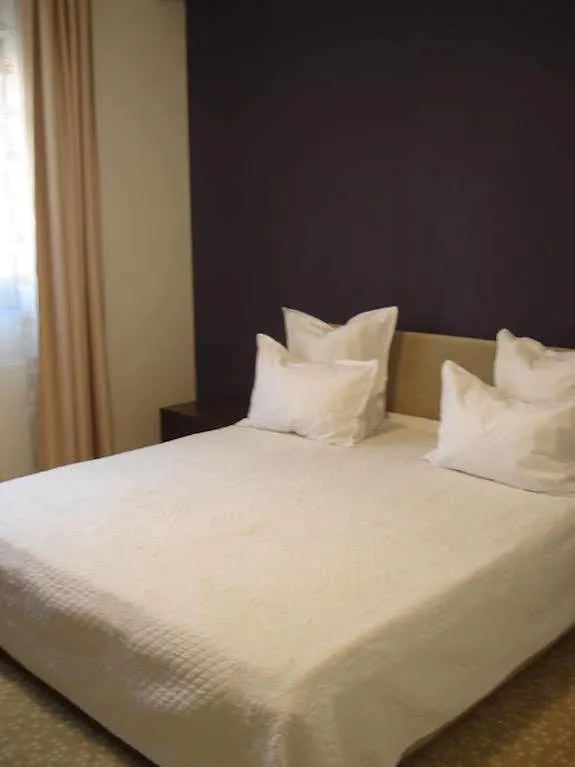 Eden Boutique Accommodation Bucharest 3*,